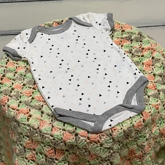 NWOT KIDGETS s/s onesie. - Picture 1 of 5